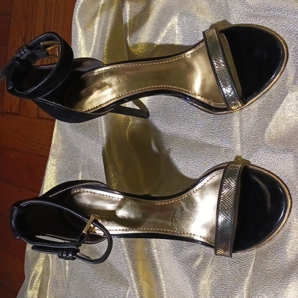 Heels - Picture 3 of 4